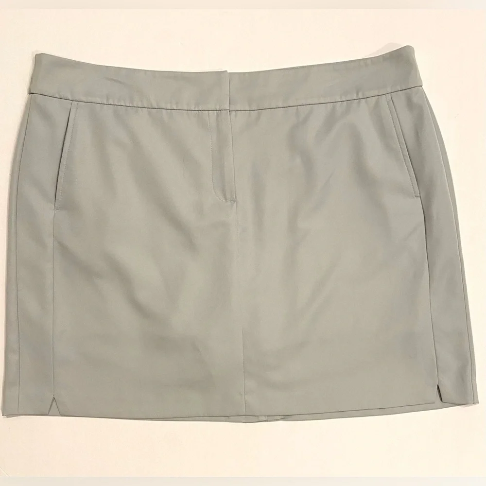 Izod 18” Golf Skort in Light Gray 16 - Picture 1 of 7